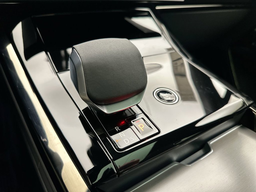New 2027 Santorini Black Land Rover SE image 12