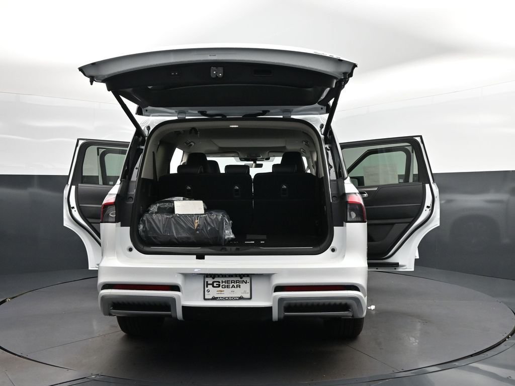 New 2027 RADIANT WHITE INFINITI Luxe 2WD image 47