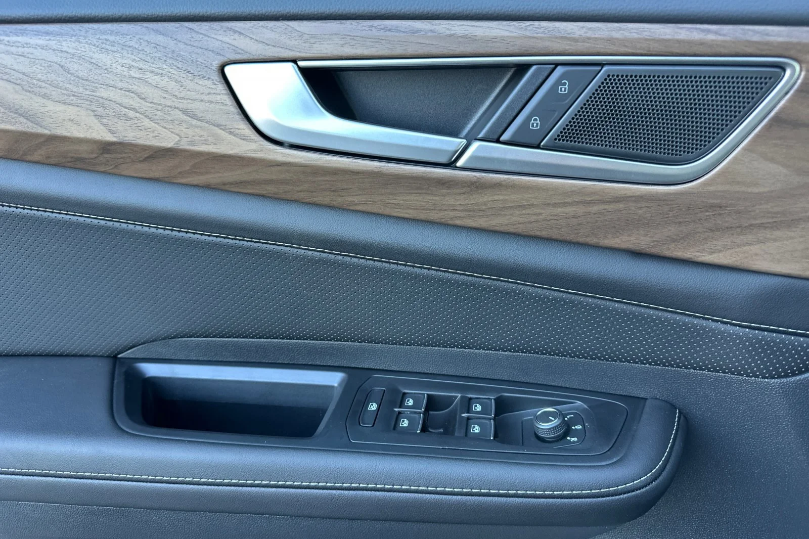 2026 Volkswagen Atlas SE w/Tech - Photo 11