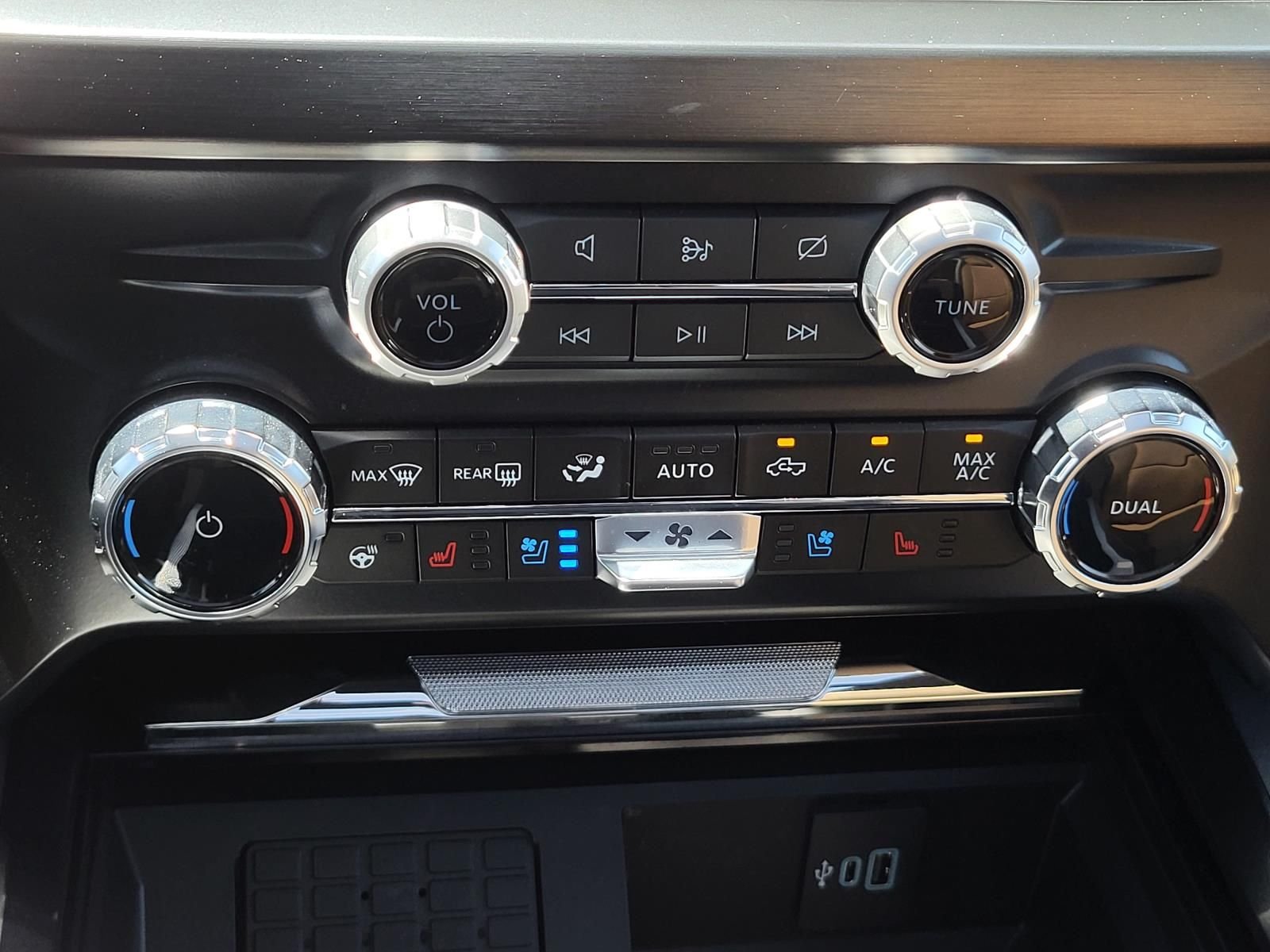 Used 2024 Oxford White Ford Lariat image 25