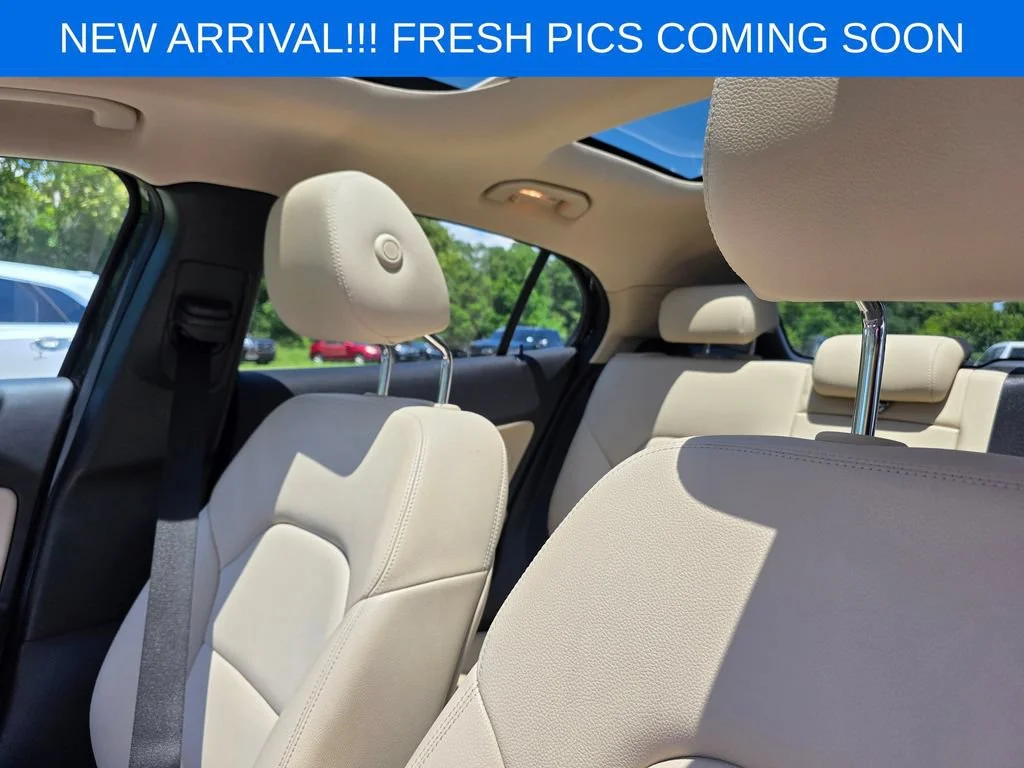 Used 2018 Black Mercedes-Benz 4MATIC® image 9