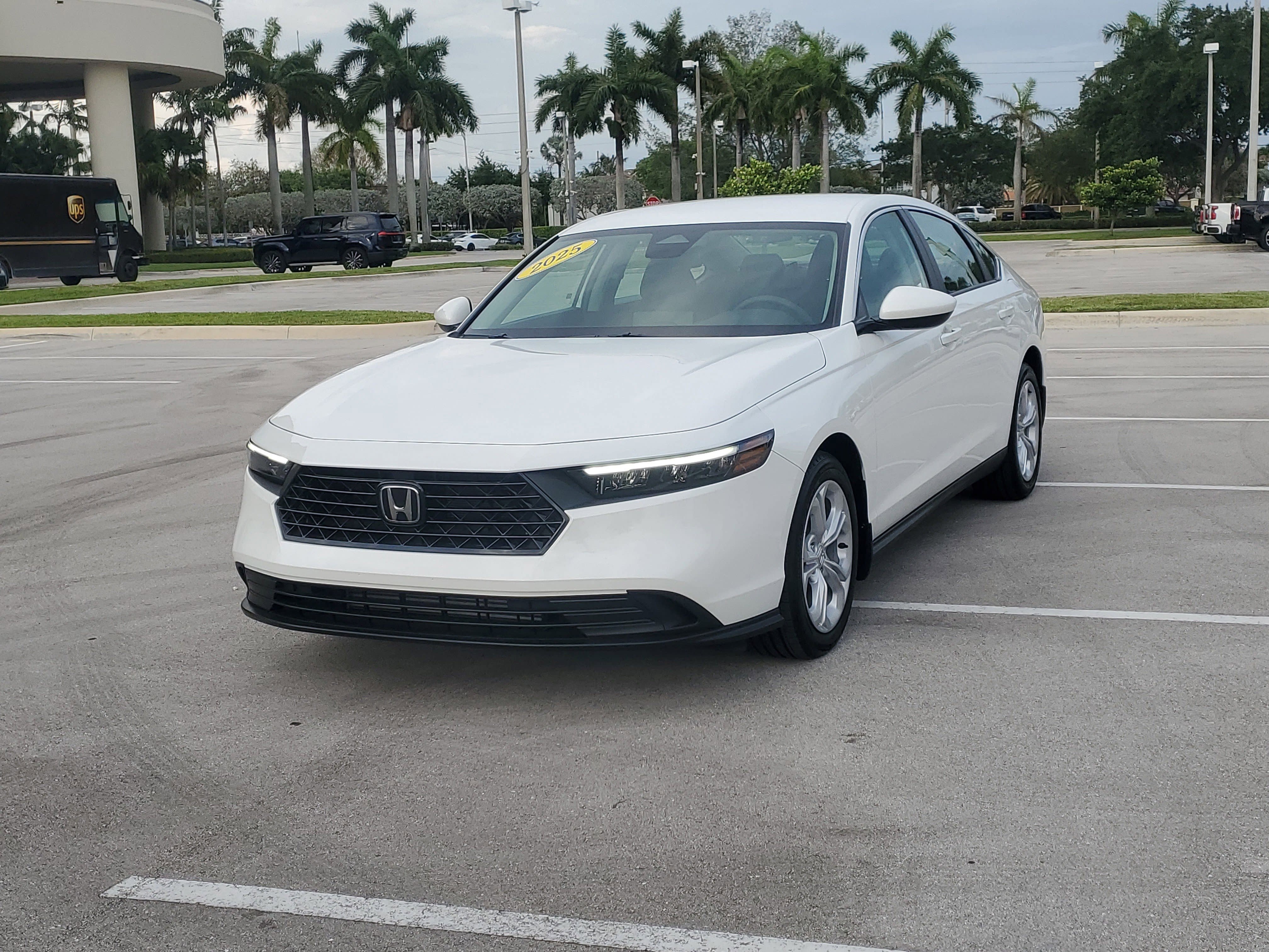 Used 2025 Platinum White Pearl Honda LX image 15