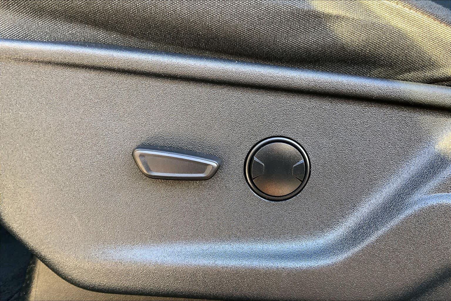 Used 2025 Iconic Silver Ford XLT image 34