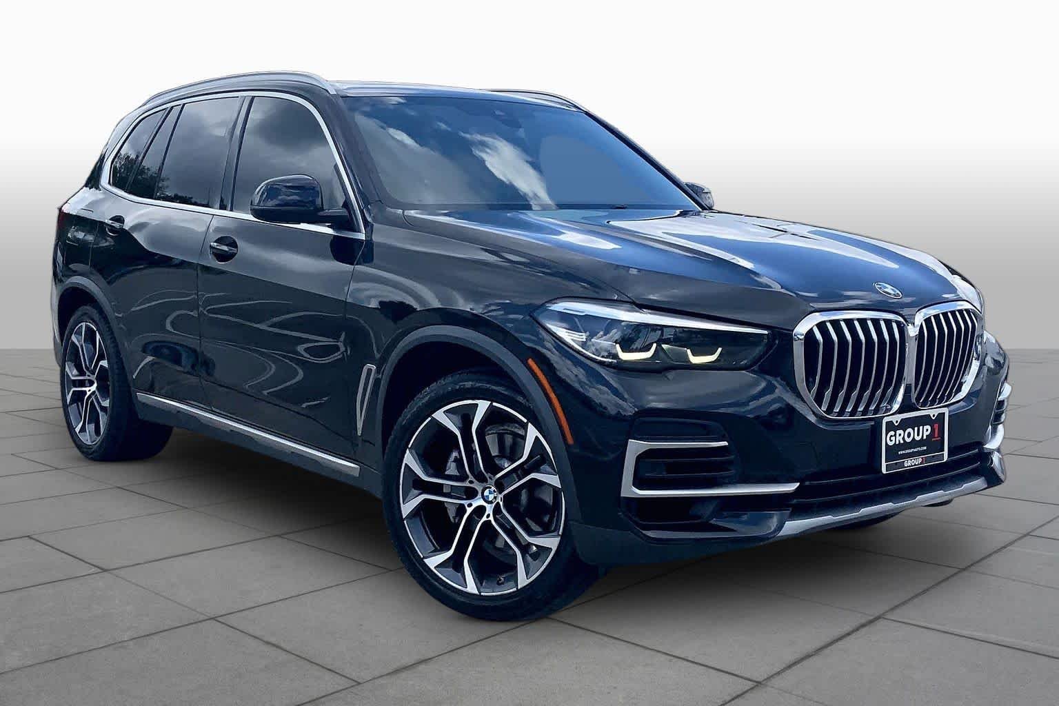 Used 2022 Black Sapphire Metallic BMW sDrive40i image 3