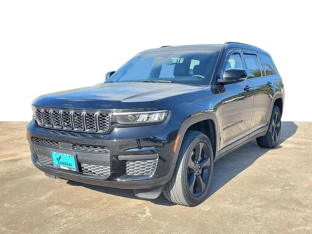 Used 2023 Black Jeep Altitude image 2