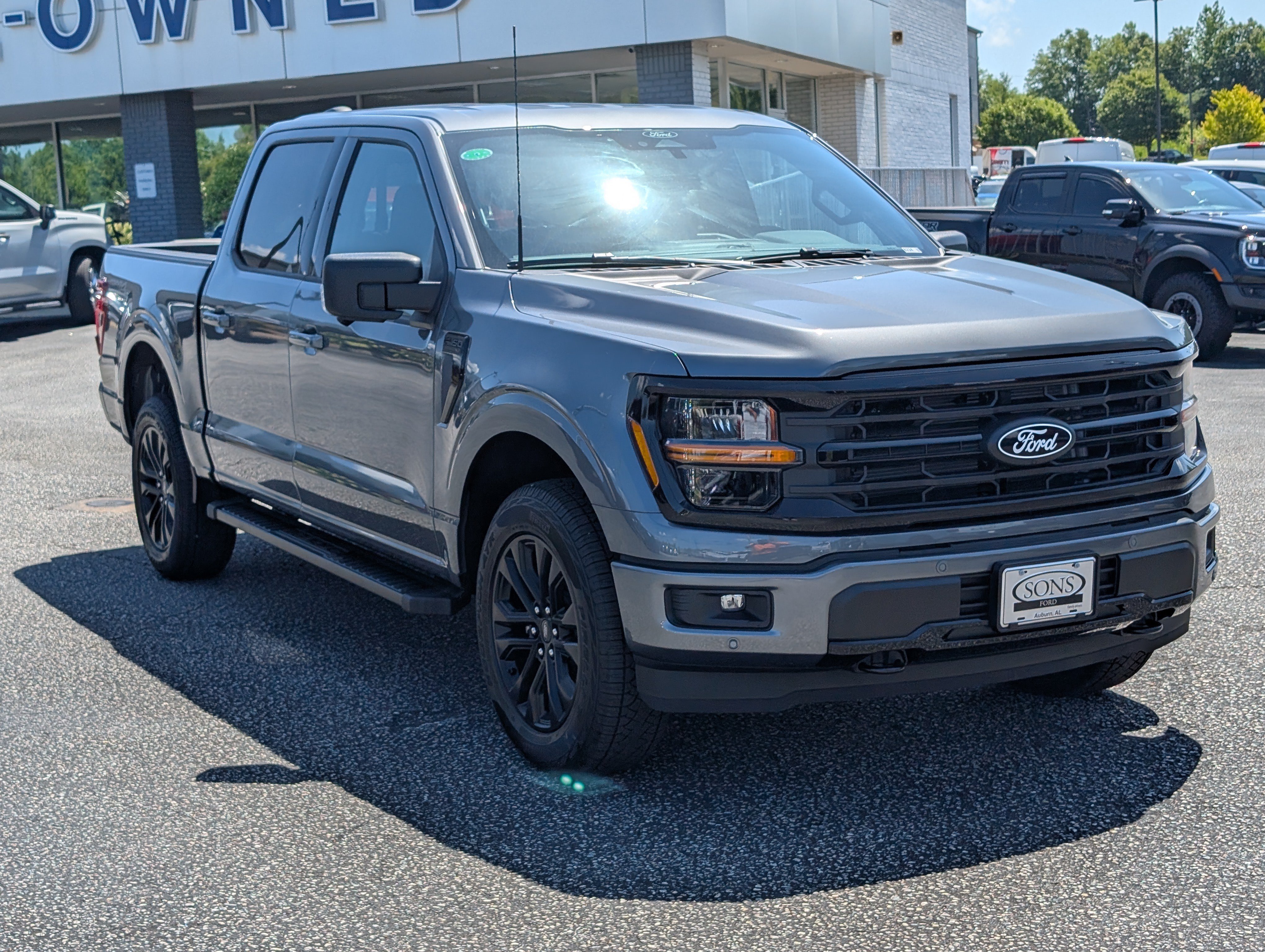 New 2026 Carbonized Gray Metallic FORD XLT image 4