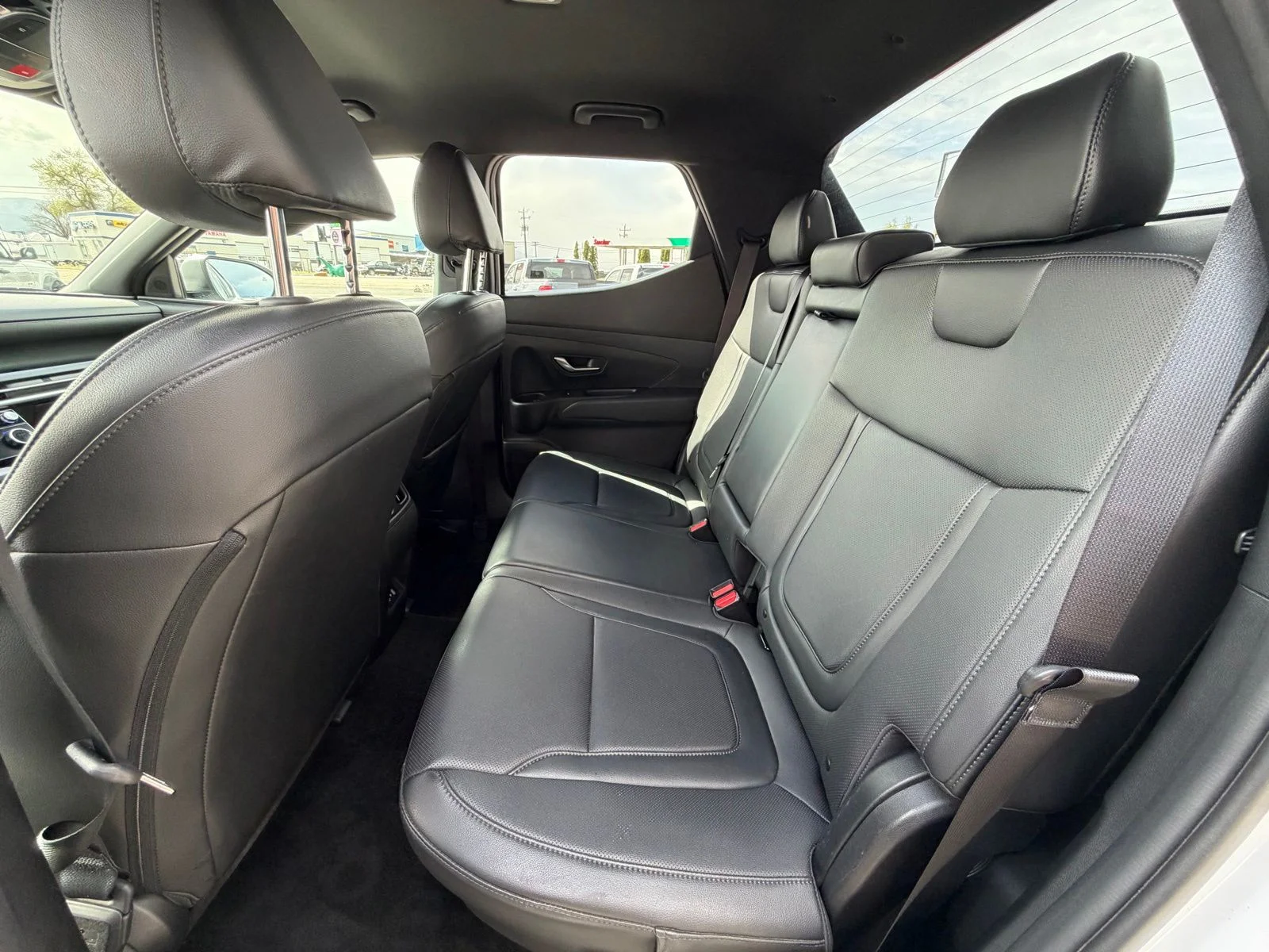 Used 2025 White Hyundai SEL image 24