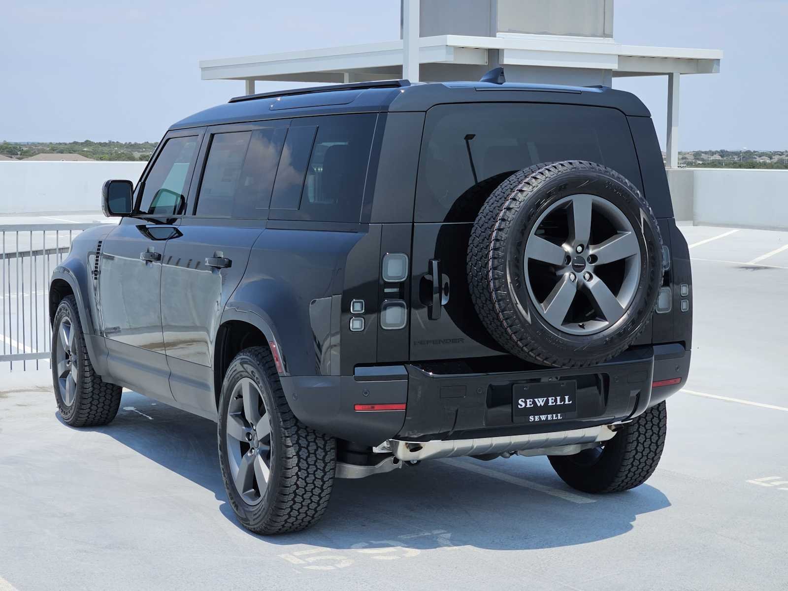 New 2026 Santorini Black LAND ROVER S image 7