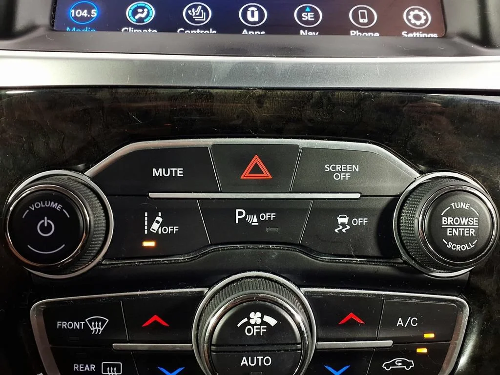 Used 2018 Velvet Red Pear Chrysler Limited image 22