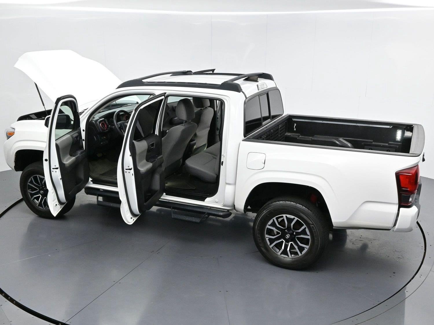 Used 2022 White Toyota SR V6 image 42