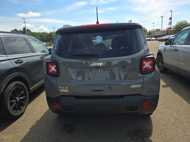 Used 2021 Gray Jeep Latitude image 9