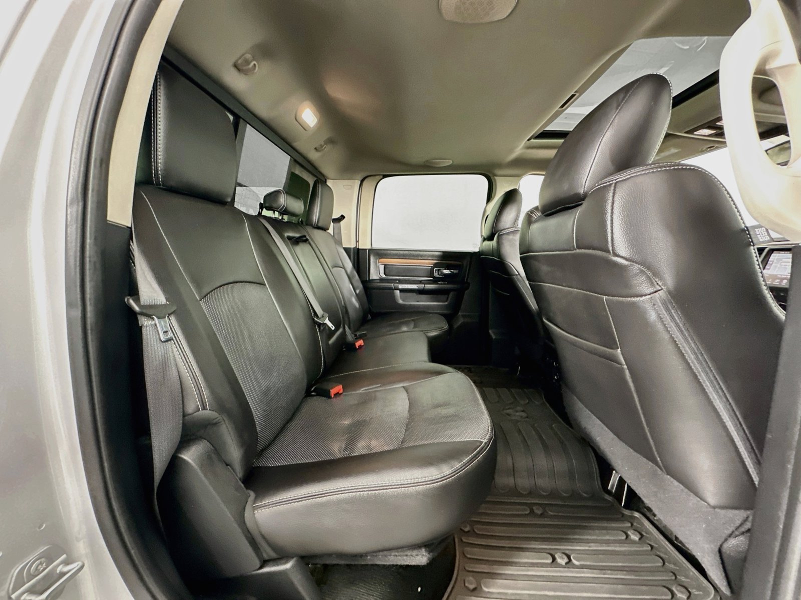Used 2015 Bright Silver Clearcoat Metallic Ram Laramie image 30