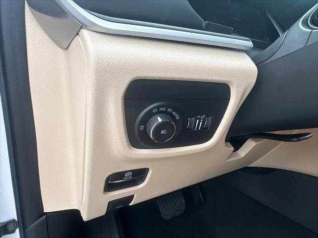 New 2026 Bright White Clear-Coat Exterior Paint Jeep Limited image 21