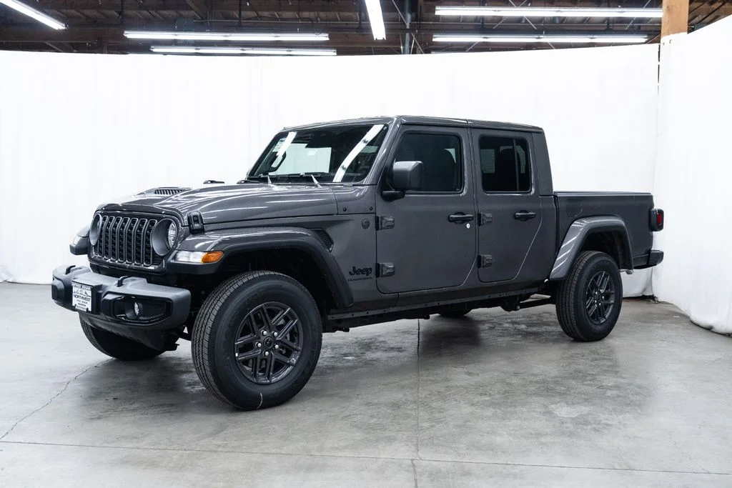 New 2026 Granite Crystal Metallic Clear-Coat Exterior Paint Jeep Sport S image 3