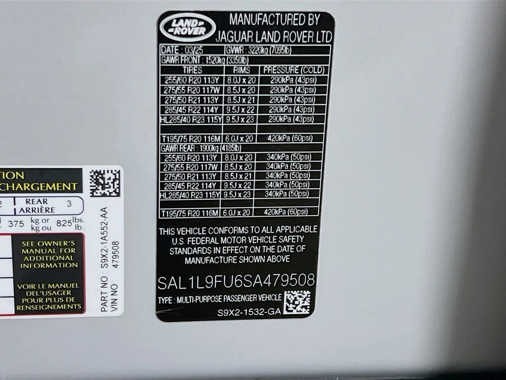 Used 2025 Borasco Gray Metallic Land Rover Dynamic SE image 34