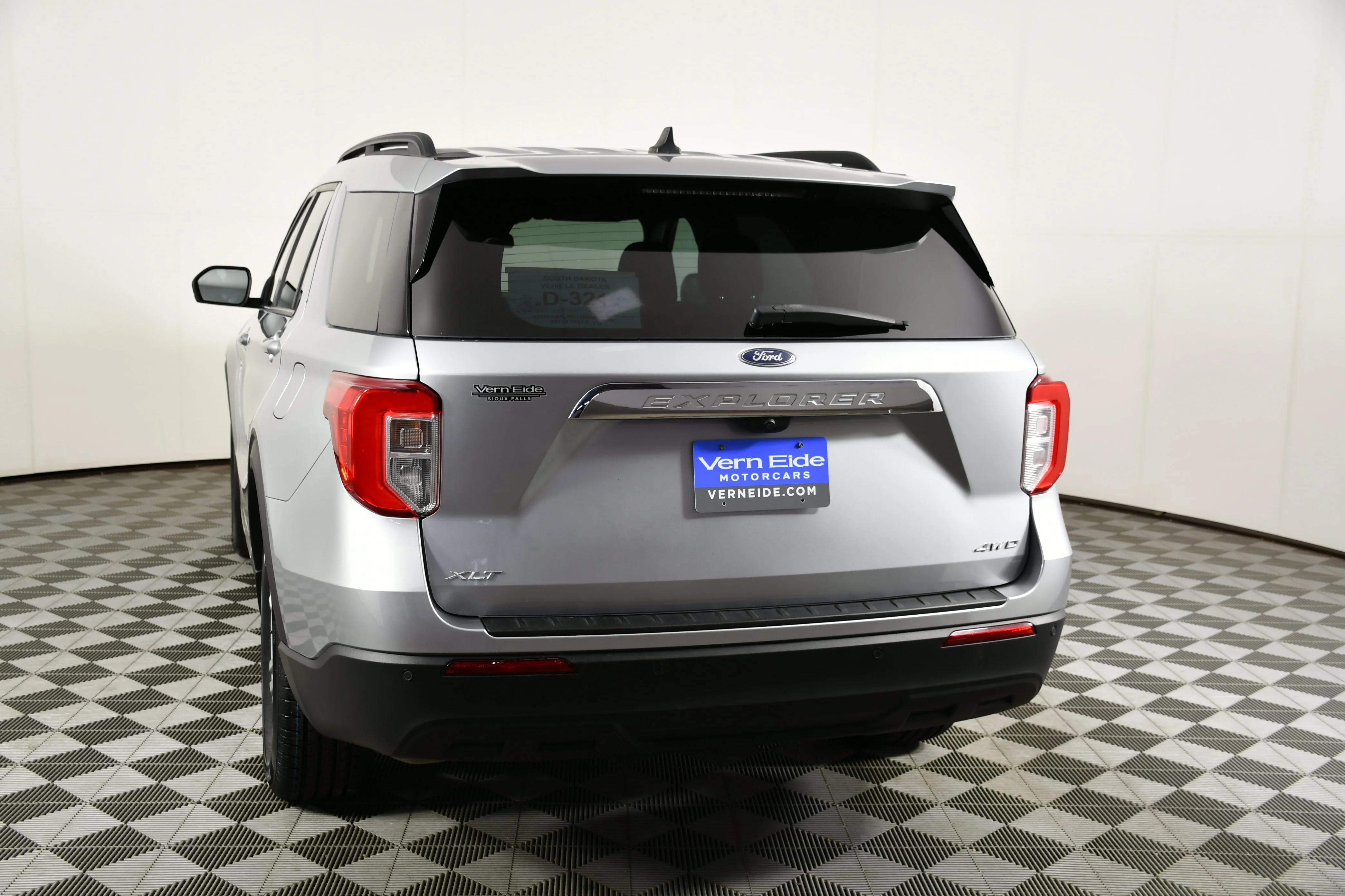 Used 2023 Silver Metallic Ford XLT image 7