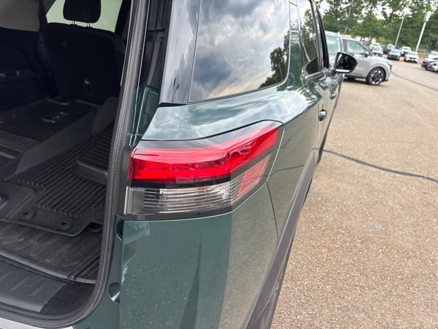 Certified Used 2023 Obsidian Green Pearl/Super Black Nissan SL image 8