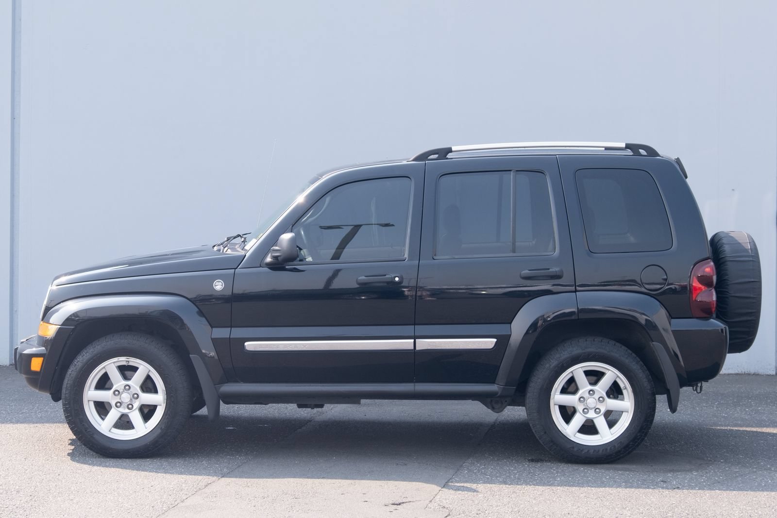 Used 2006 Black Jeep Limited image 11