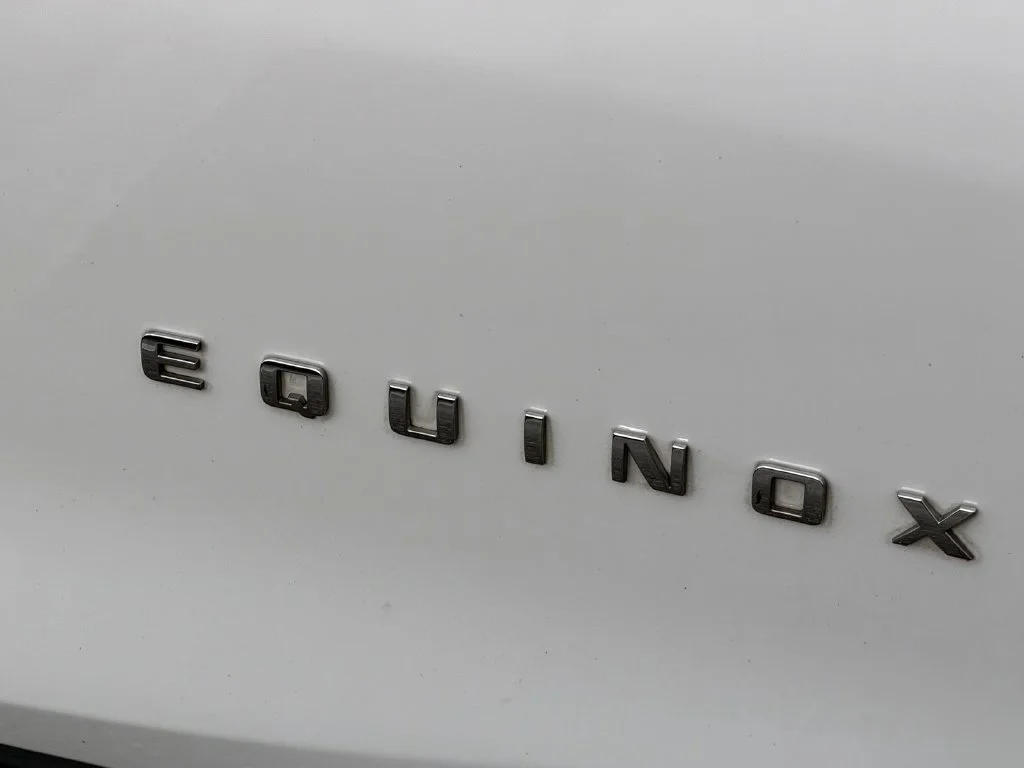 Used 2018 SUMMIT WHITE Chevrolet Premier image 13