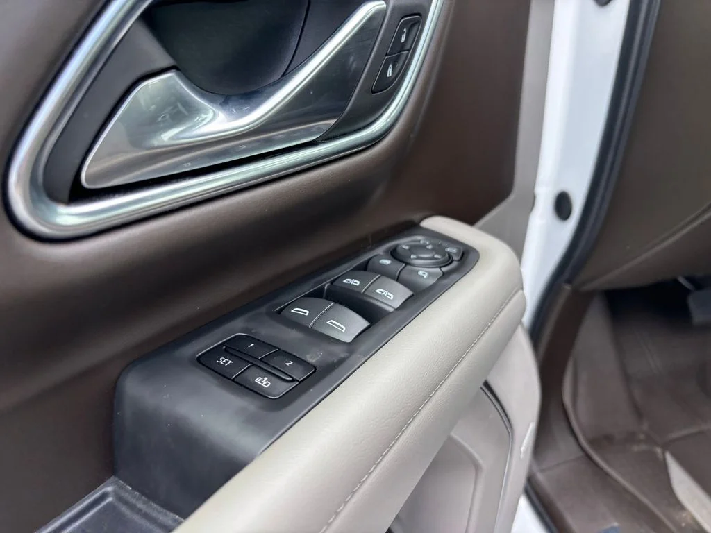 Used 2023 White Chevrolet Z71 image 22