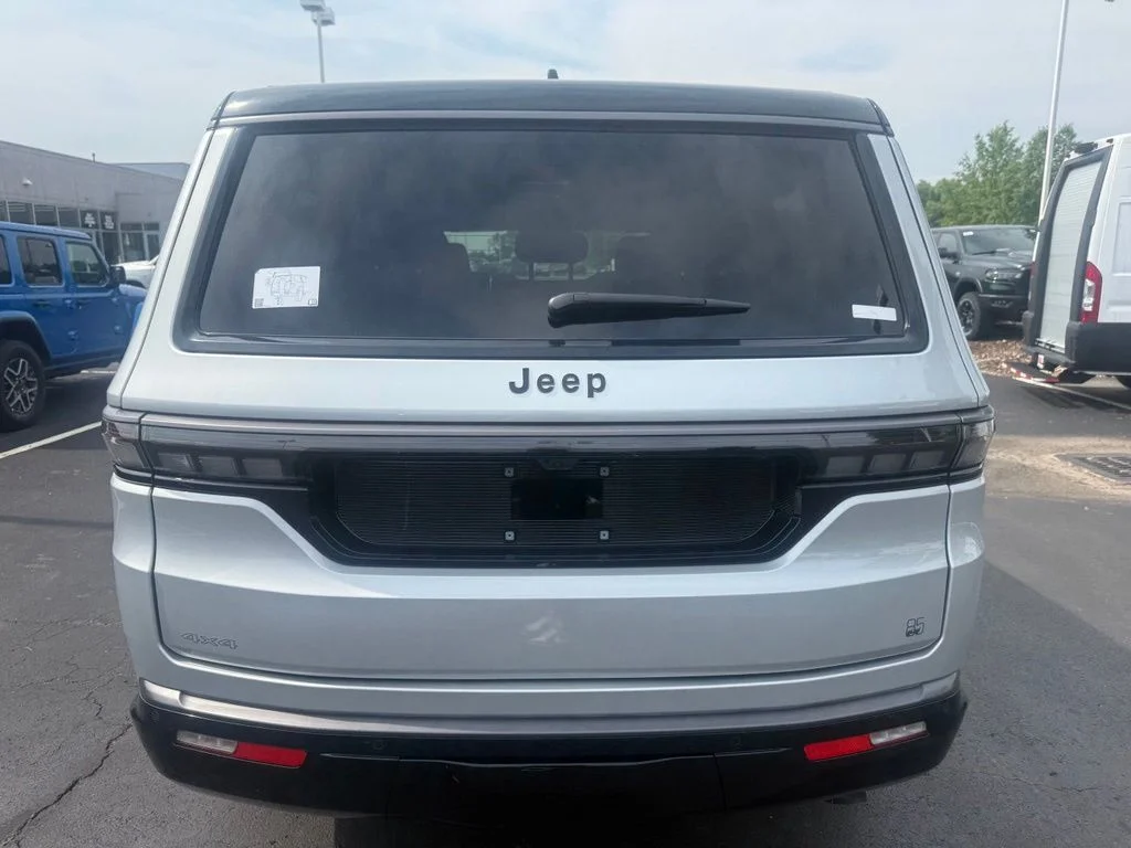 New 2026 Silver-Zynith Exterior Paint Jeep 85th Anniversary Edition image 5