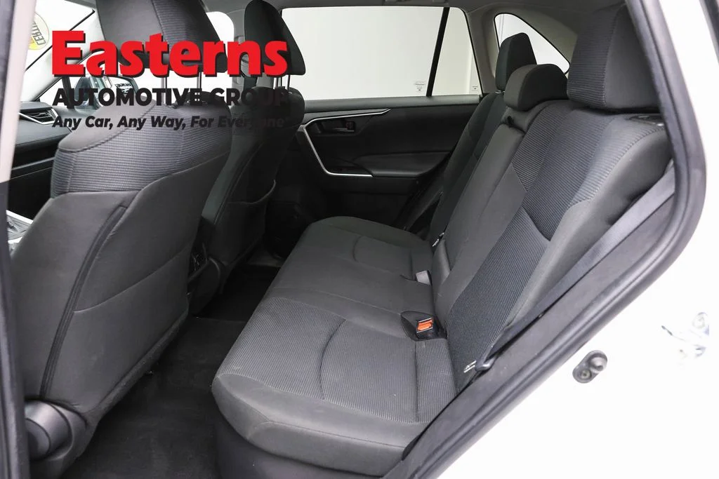 Used 2022 White Toyota LE image 21