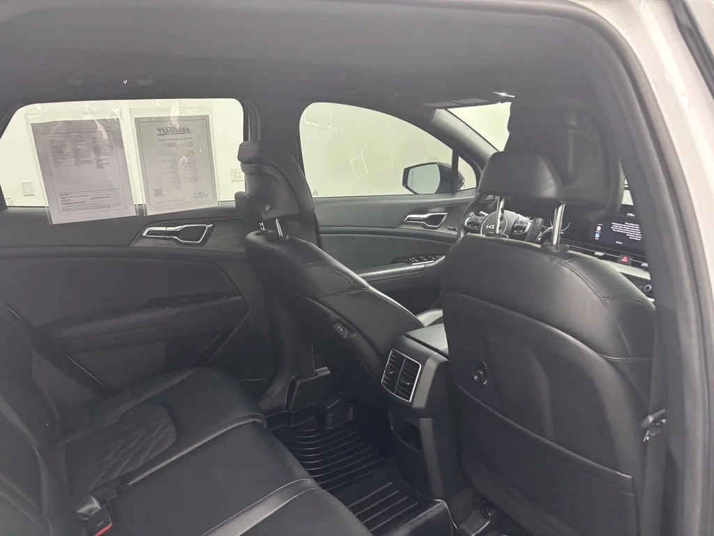 Used 2023 White Kia X-Pro Prestige image 43