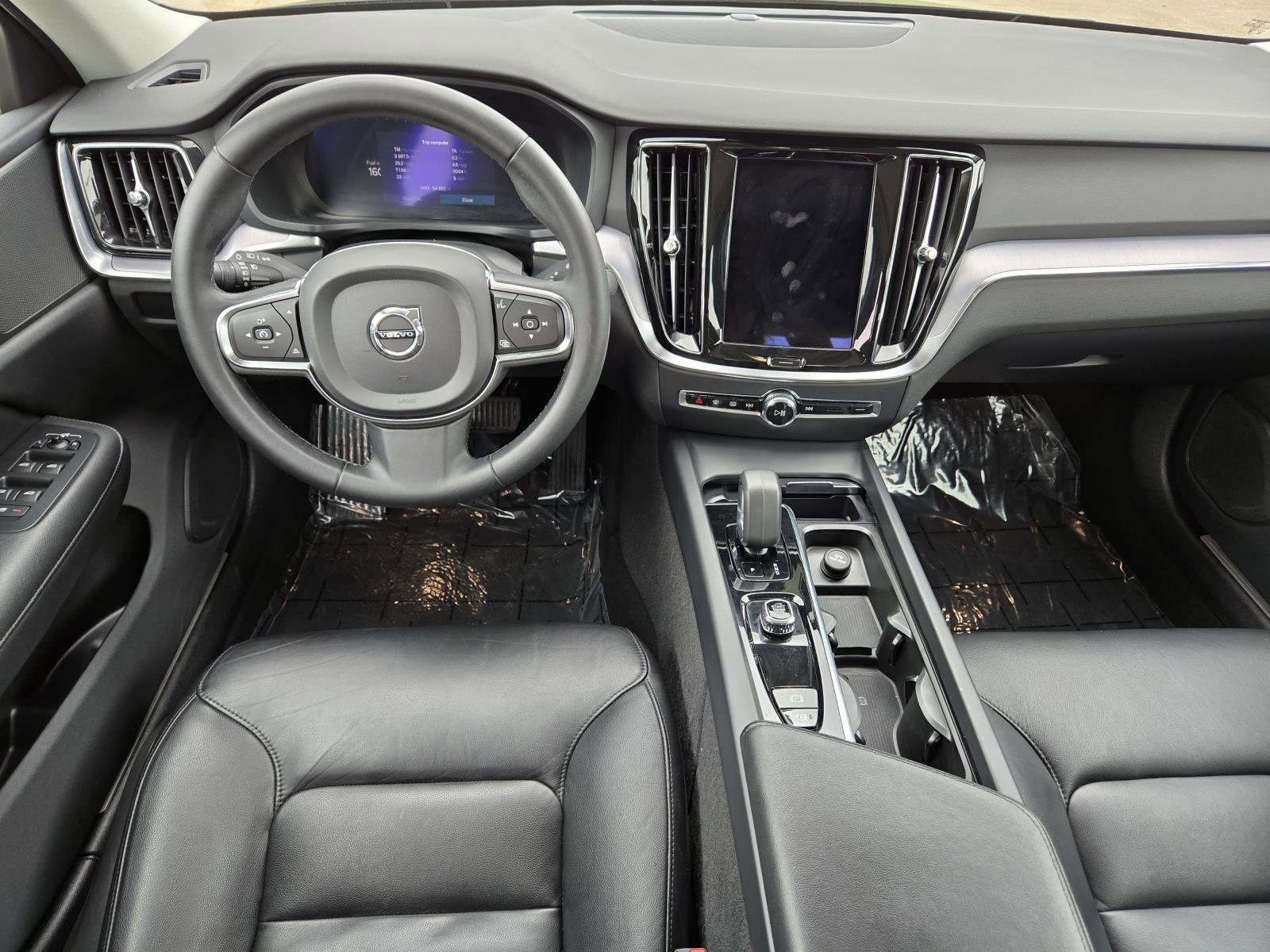 Used 2024 Onyx Black Metallic Volvo Core Dark Theme image 24