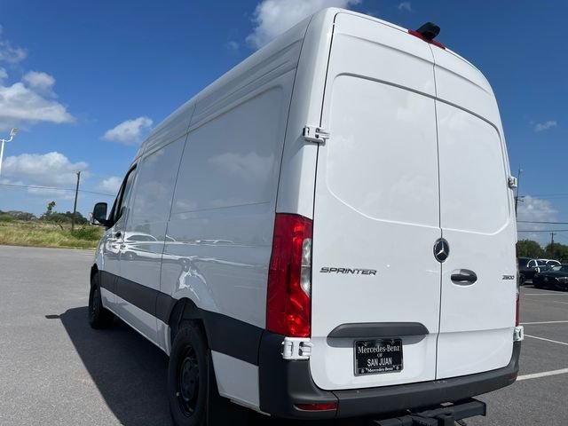 New 2025 Arctic+White Mercedes-Benz Cargo 144 WB image 10