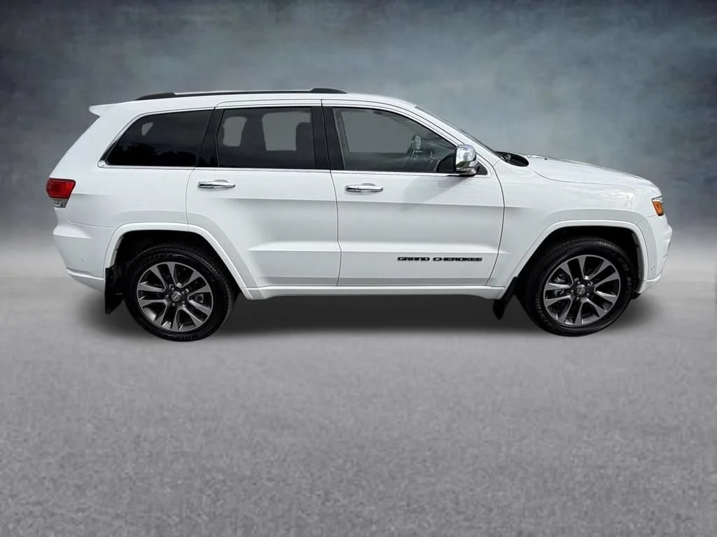 Used 2017 Bright White Clea Jeep Overland image 7
