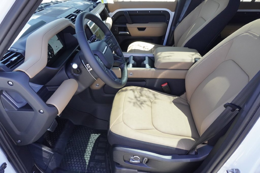 New 2026 Fuji White Land Rover V8 image 19