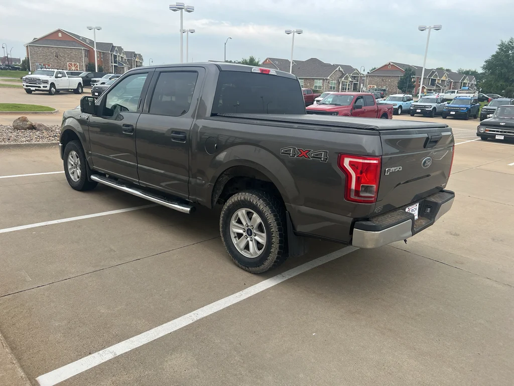 Used 2016 Magnetic Metallic Ford XLT image 6