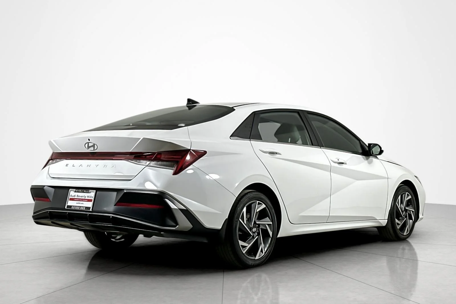 Used 2024 WHITE Hyundai SEL IVT image 5