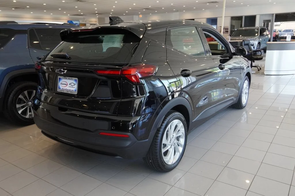 New 2027 Mosaic Black Metallic Chevrolet LT image 4