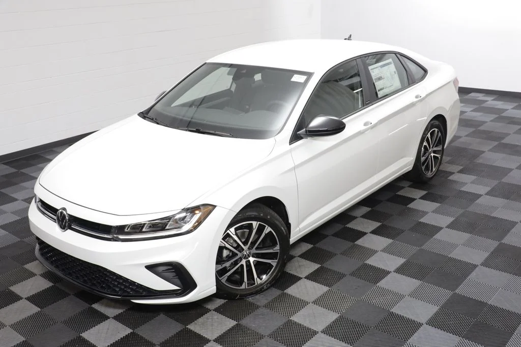 New 2026 Pure White Volkswagen 1.5T Sport image 2