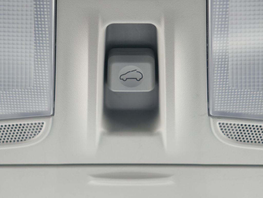 Used 2020 Orange Hyundai Ultimate image 36
