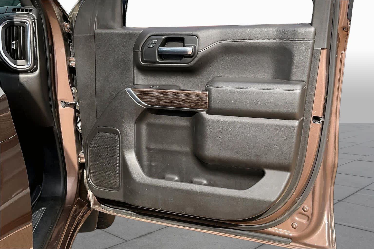 Used 2019 Oakwood Metallic Chevrolet LT image 22