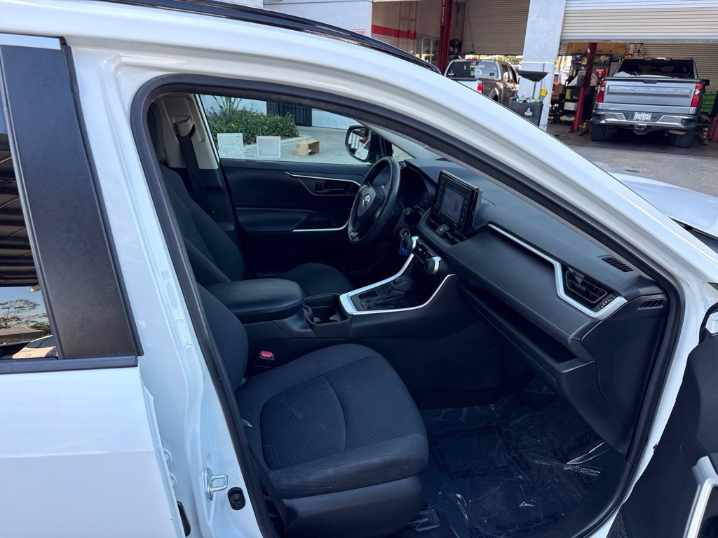 Used 2021 White Toyota LE image 26