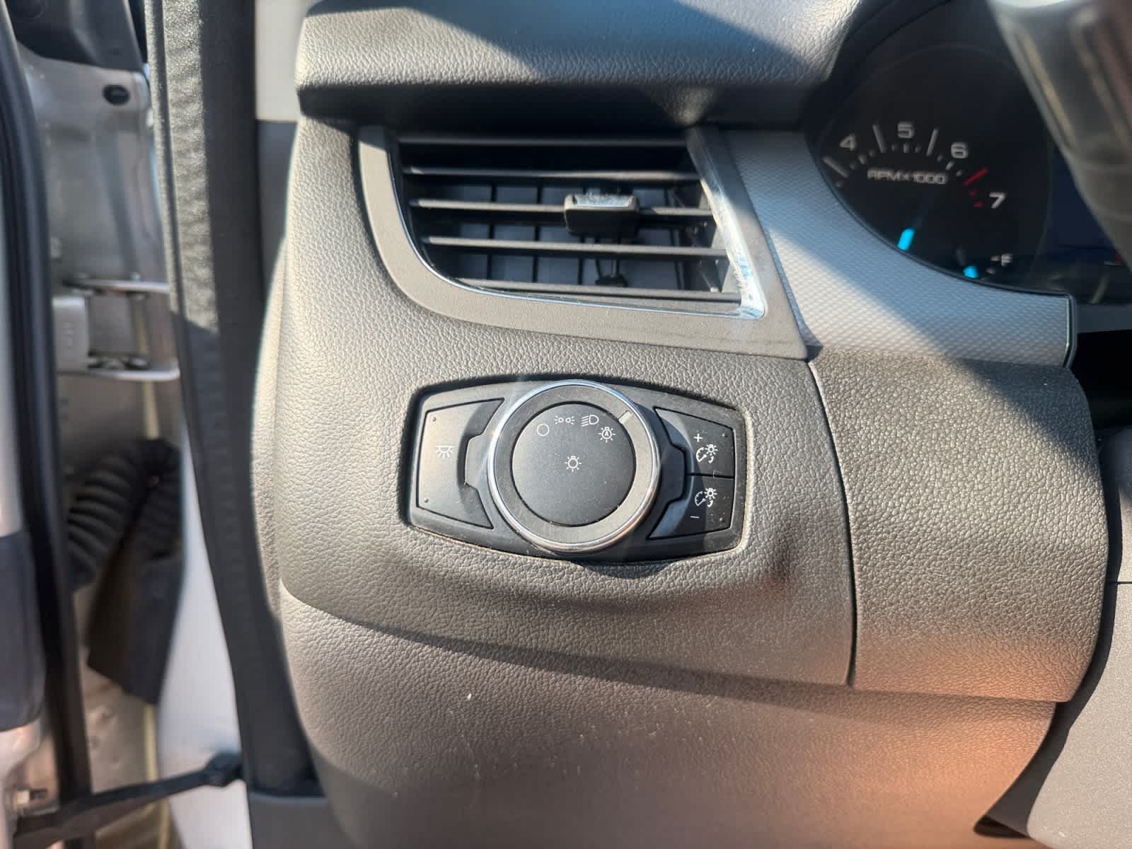 Used 2014 Ingot Silver Metallic Ford SEL image 27