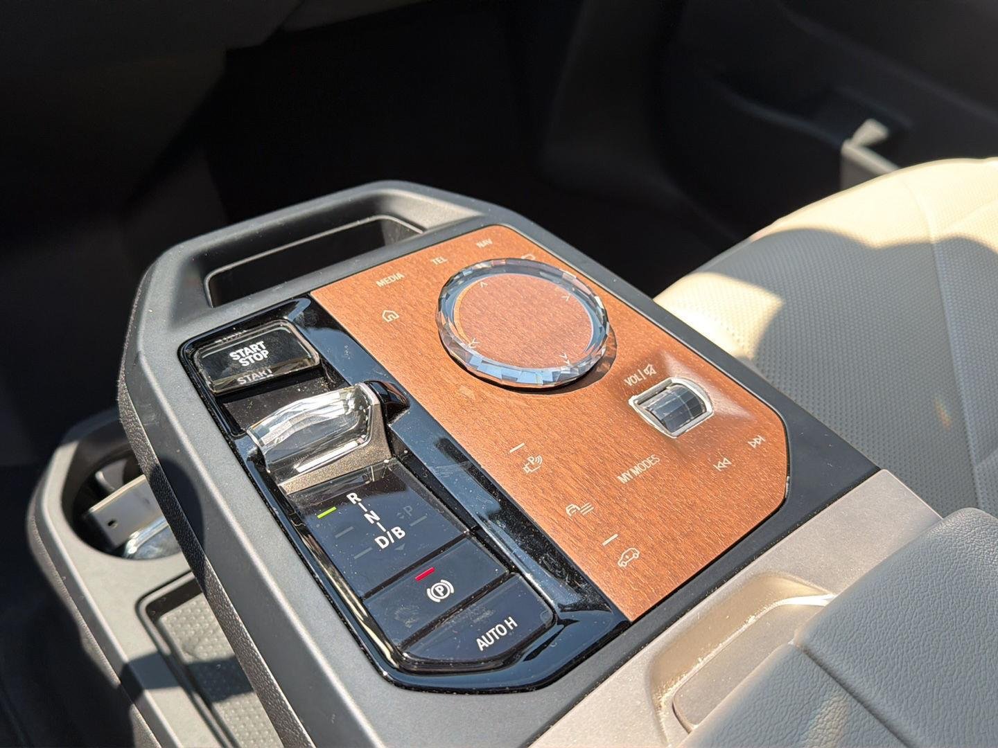 Used 2024 Black Sapphire Metallic BMW M60 image 27