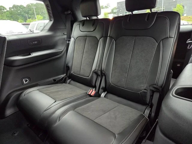 New 2026 Bright White Clear-Coat Exterior Paint Jeep Laredo image 13