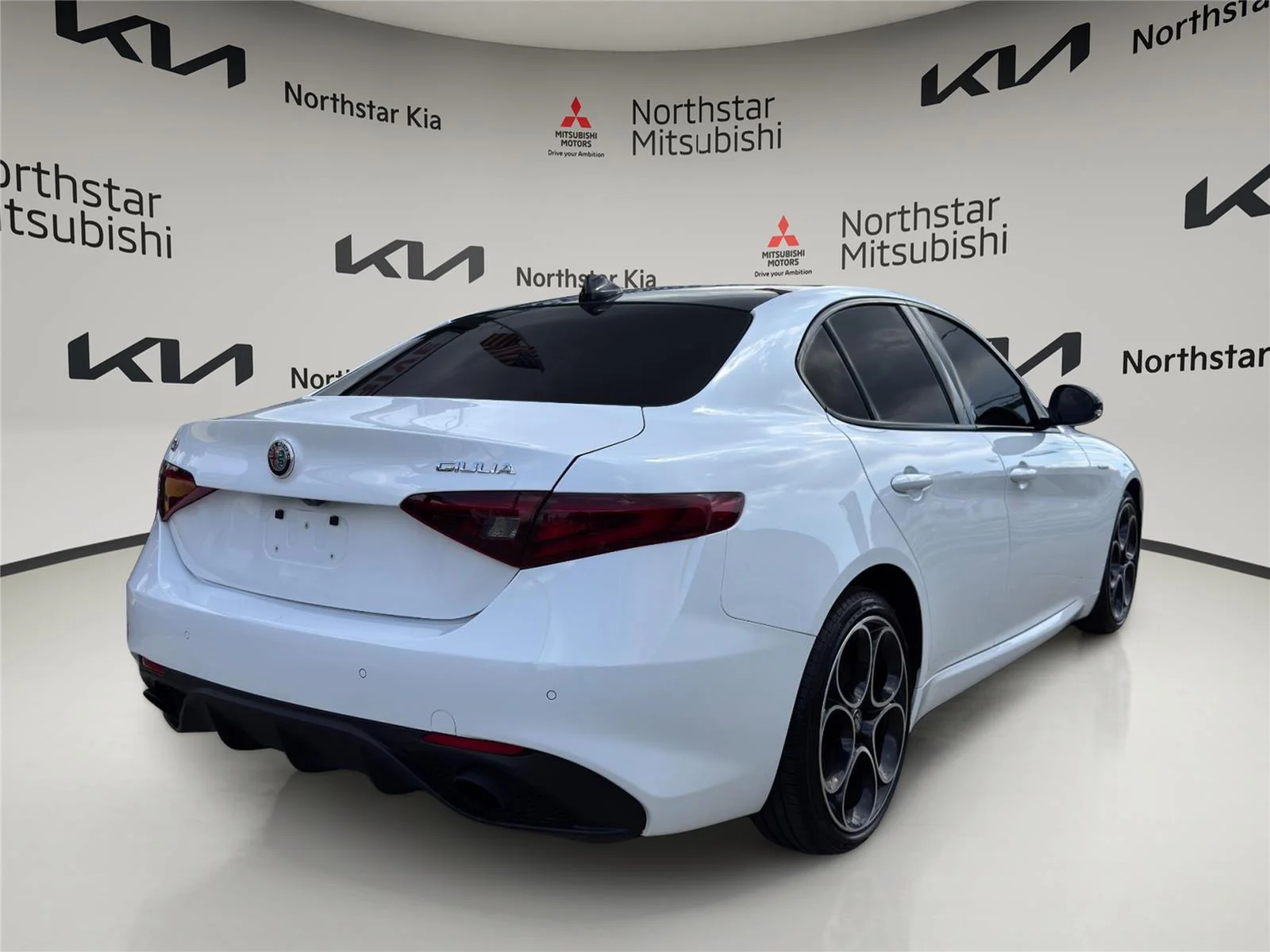 Used 2023 Alfa White Alfa Romeo Veloce image 4