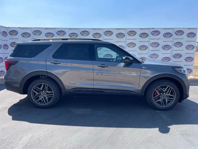 2026 Ford Explorer ST-LINE 4WD's photo
