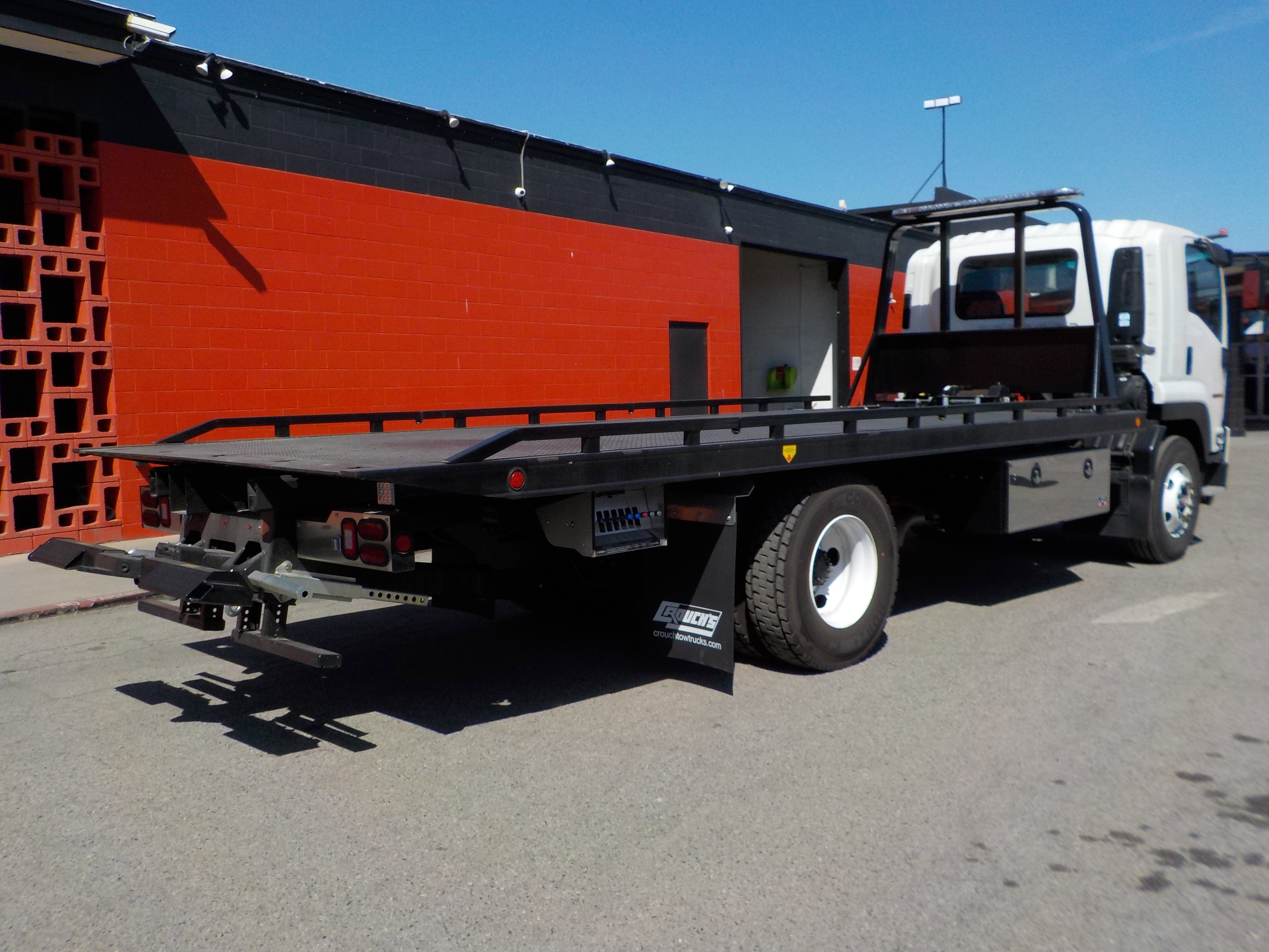 Used 2024 White ISUZU  image 17