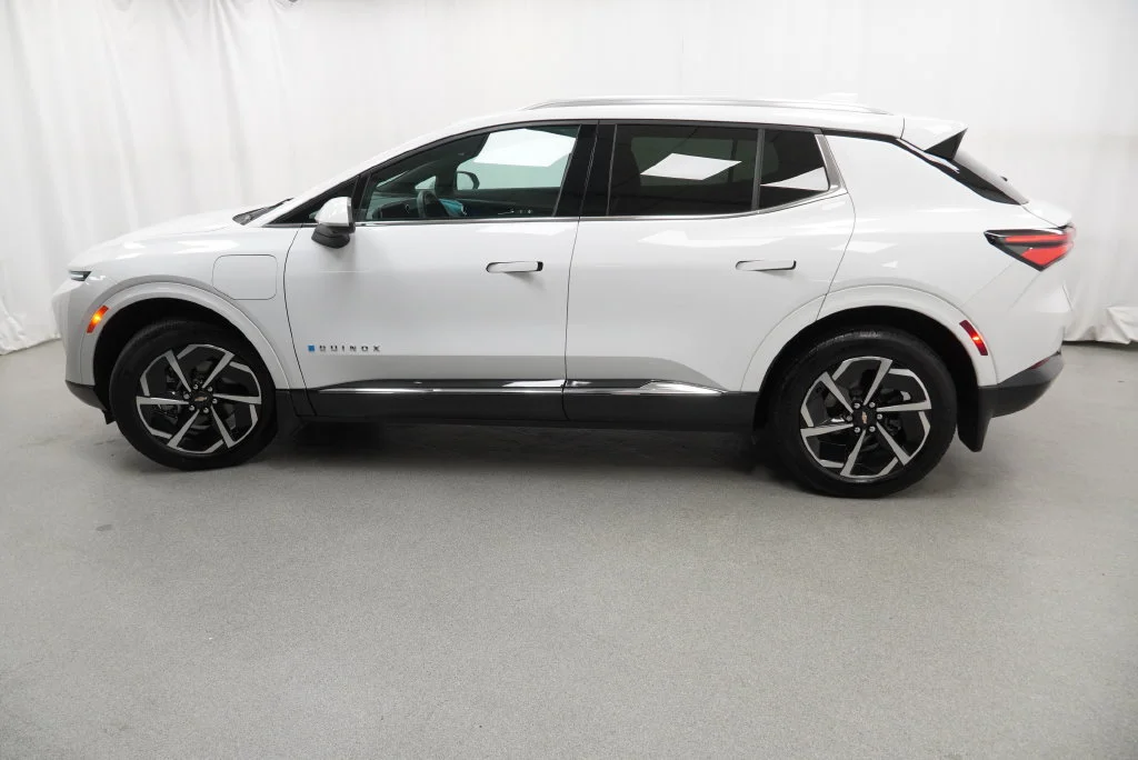 2024 Chevrolet Equinox EV LT - Photo 39