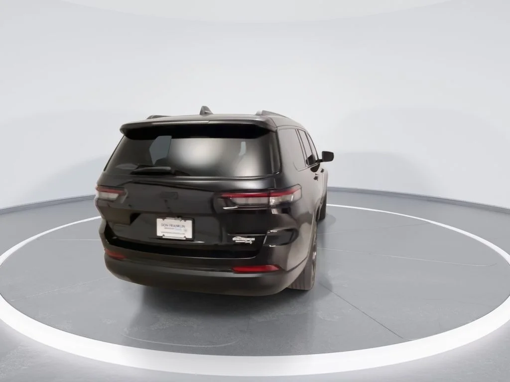 Used 2025 Black Jeep Altitude X image 7