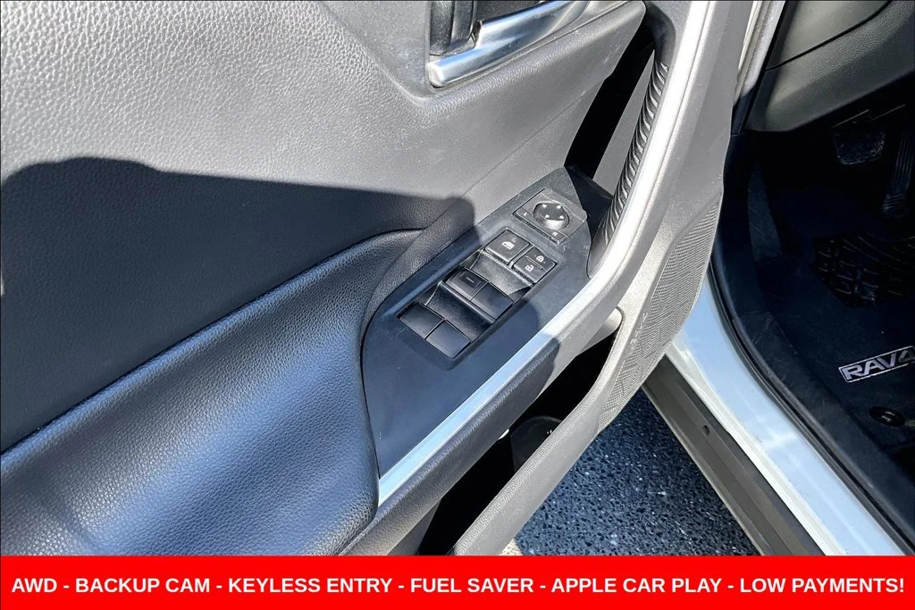 Used 2020 White Toyota XLE image 24