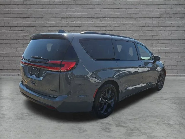 Used 2025 Gray Chrysler Limited image 6