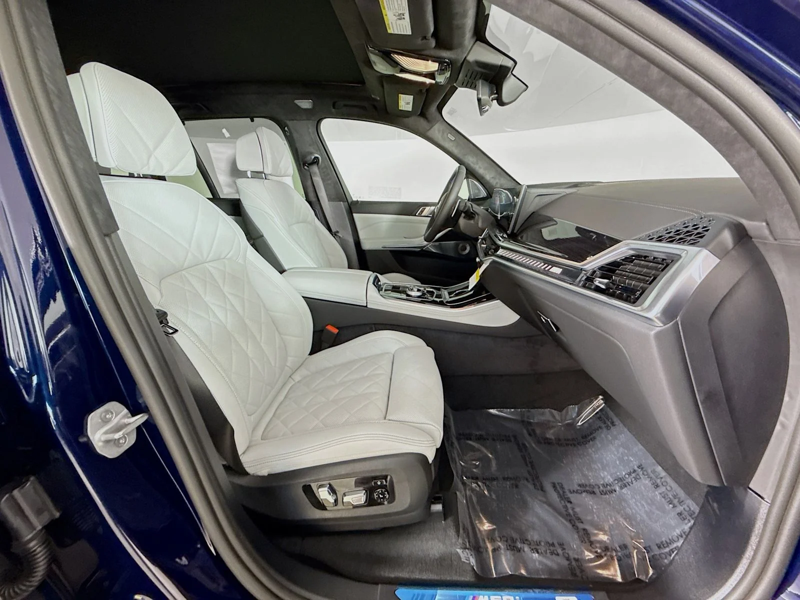 2026 BMW X5 M60i - Photo 30