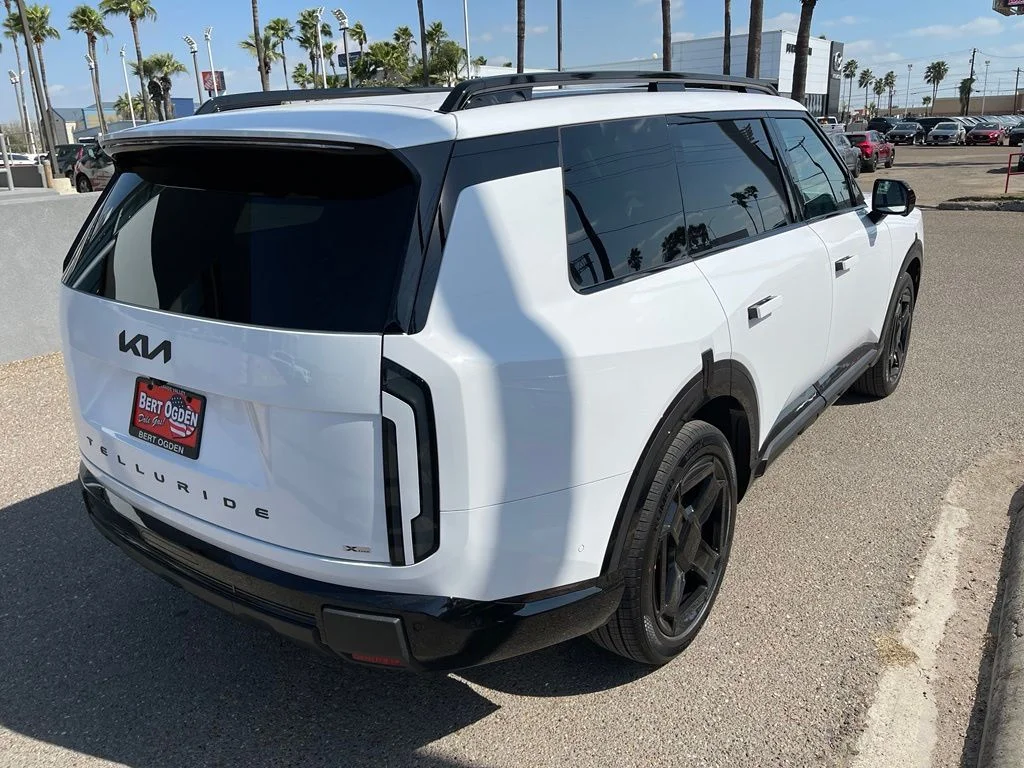 New 2027 White Kia  image 9